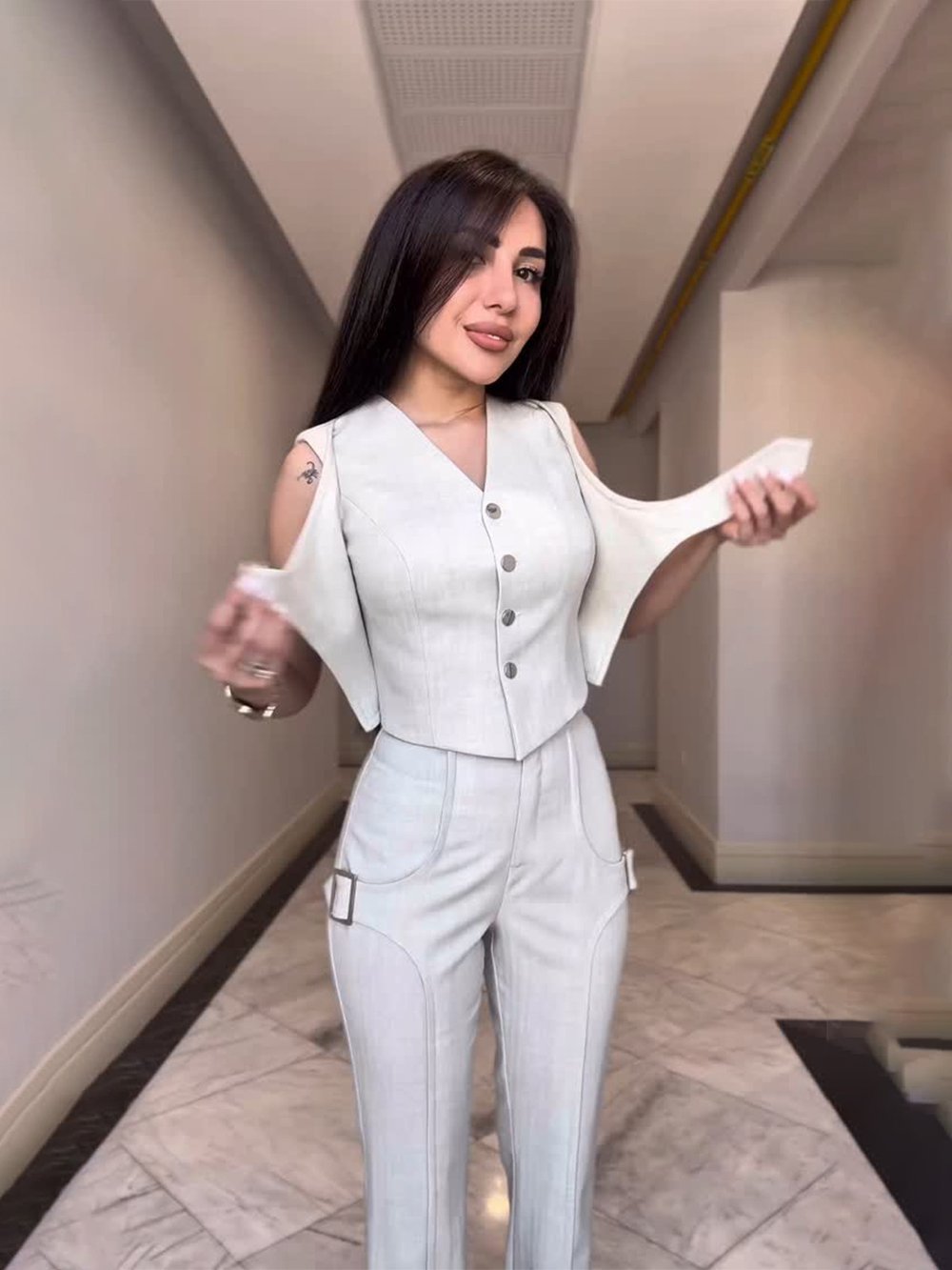 Women's V-neck Buckle-Accent Casual Suit