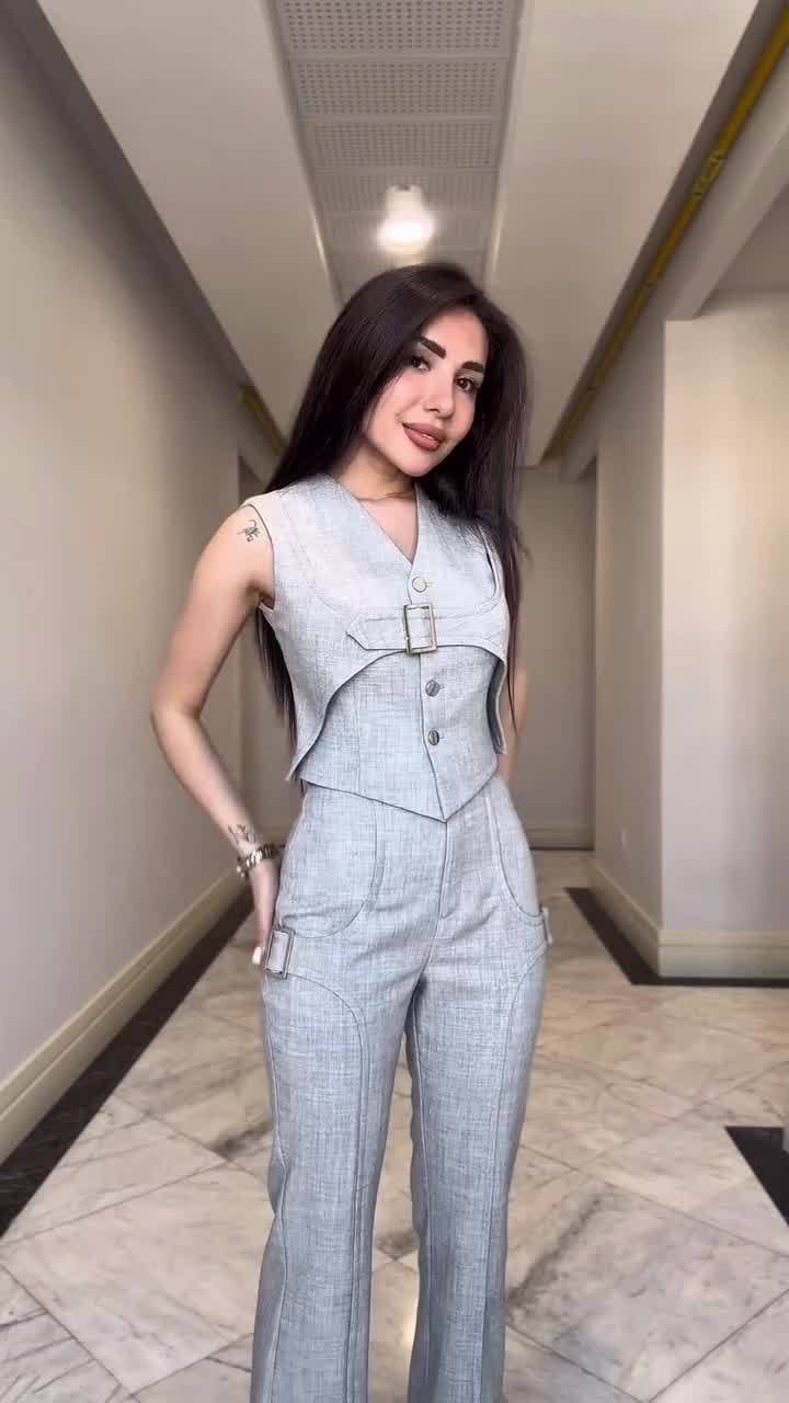 Women's V-neck Buckle-Accent Casual Suit