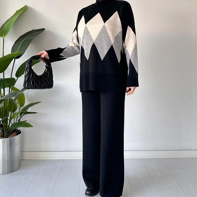 Fashion colored diamond sweater and pants set