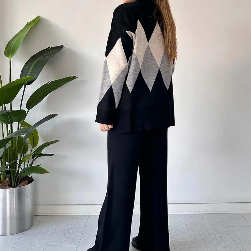 Fashion colored diamond sweater and pants set