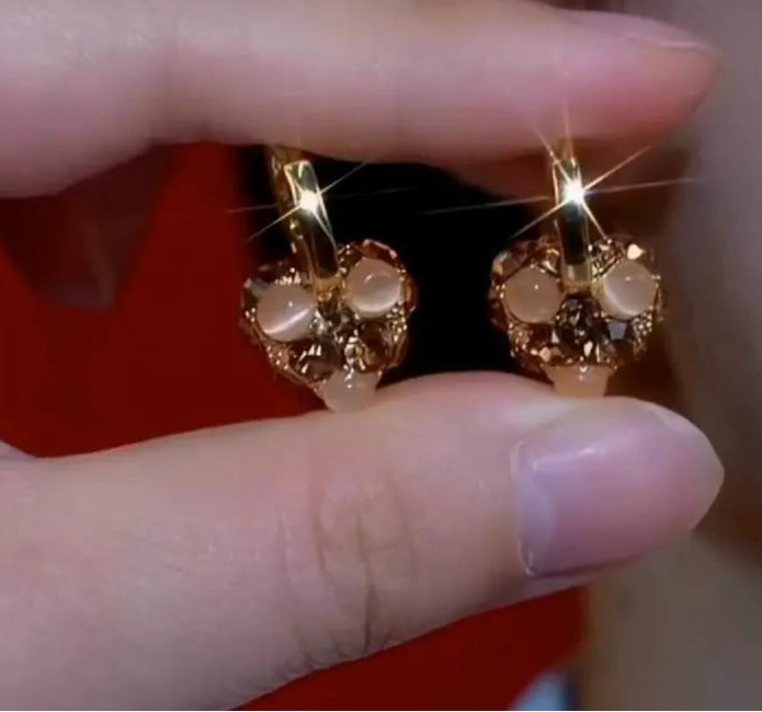 2025 new style unique and exquisite diamond flower shaped earrings