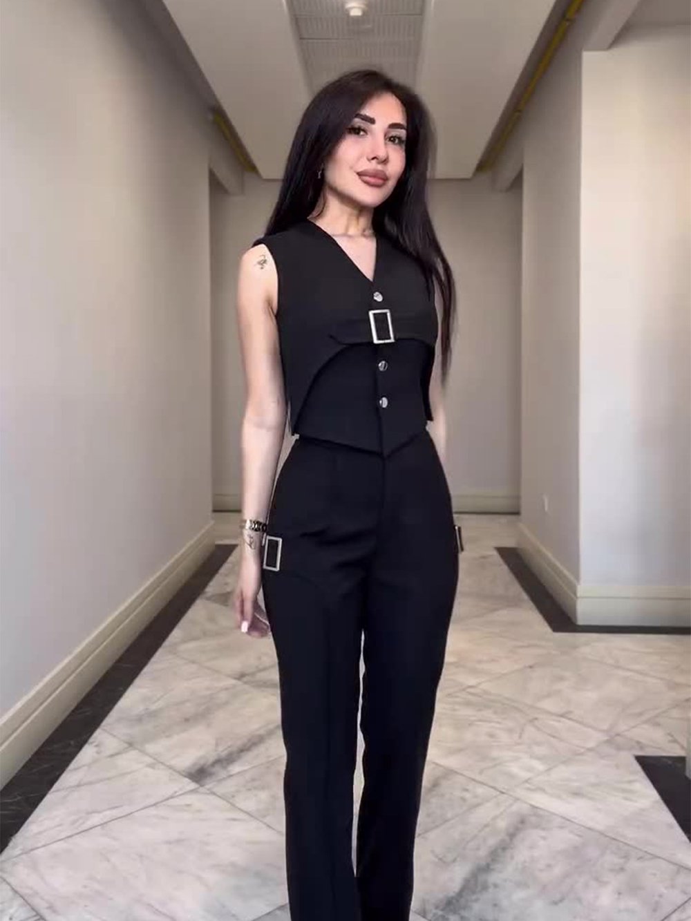 Women's V-neck Buckle-Accent Casual Suit