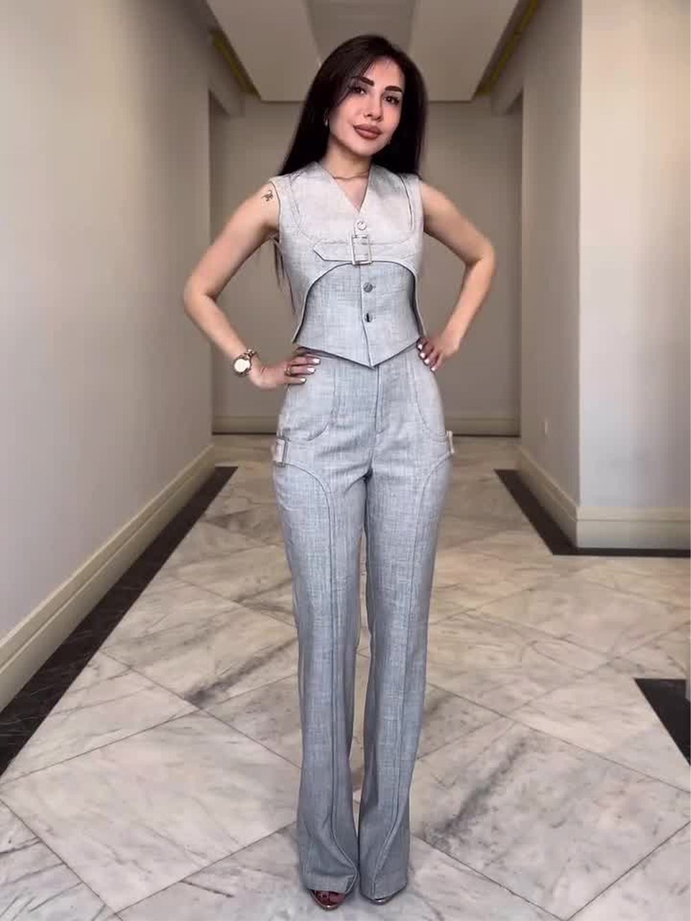 Women's V-neck Buckle-Accent Casual Suit
